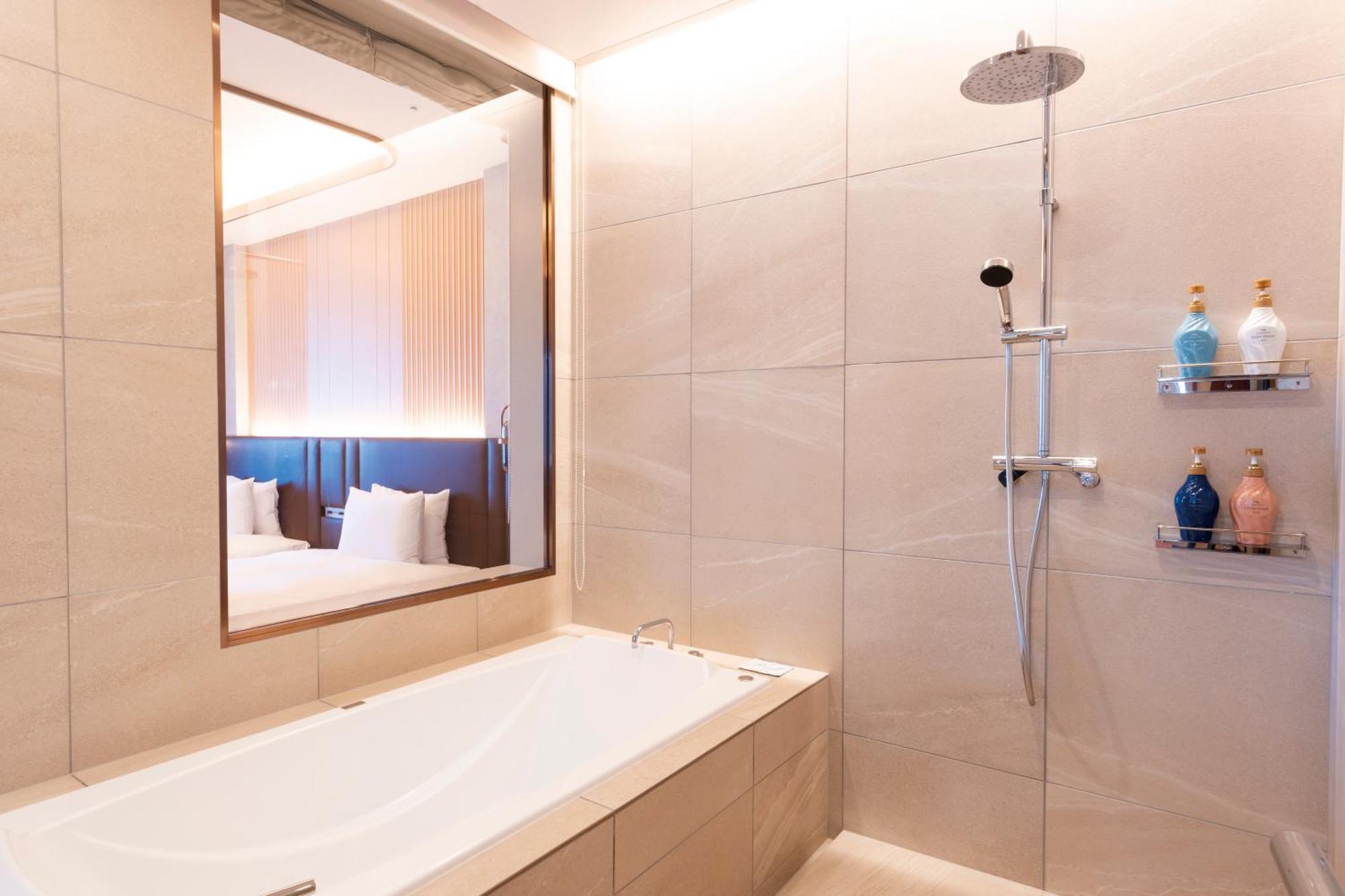 Hotel Springs Makuhari Premier Chiba Buitenkant foto